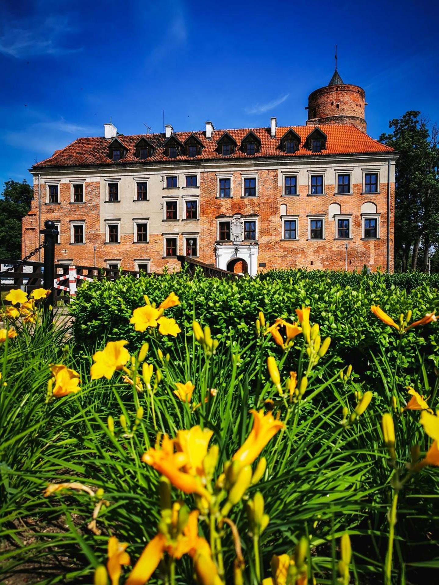 Zamek Uniejow Aparthotel Exterior photo