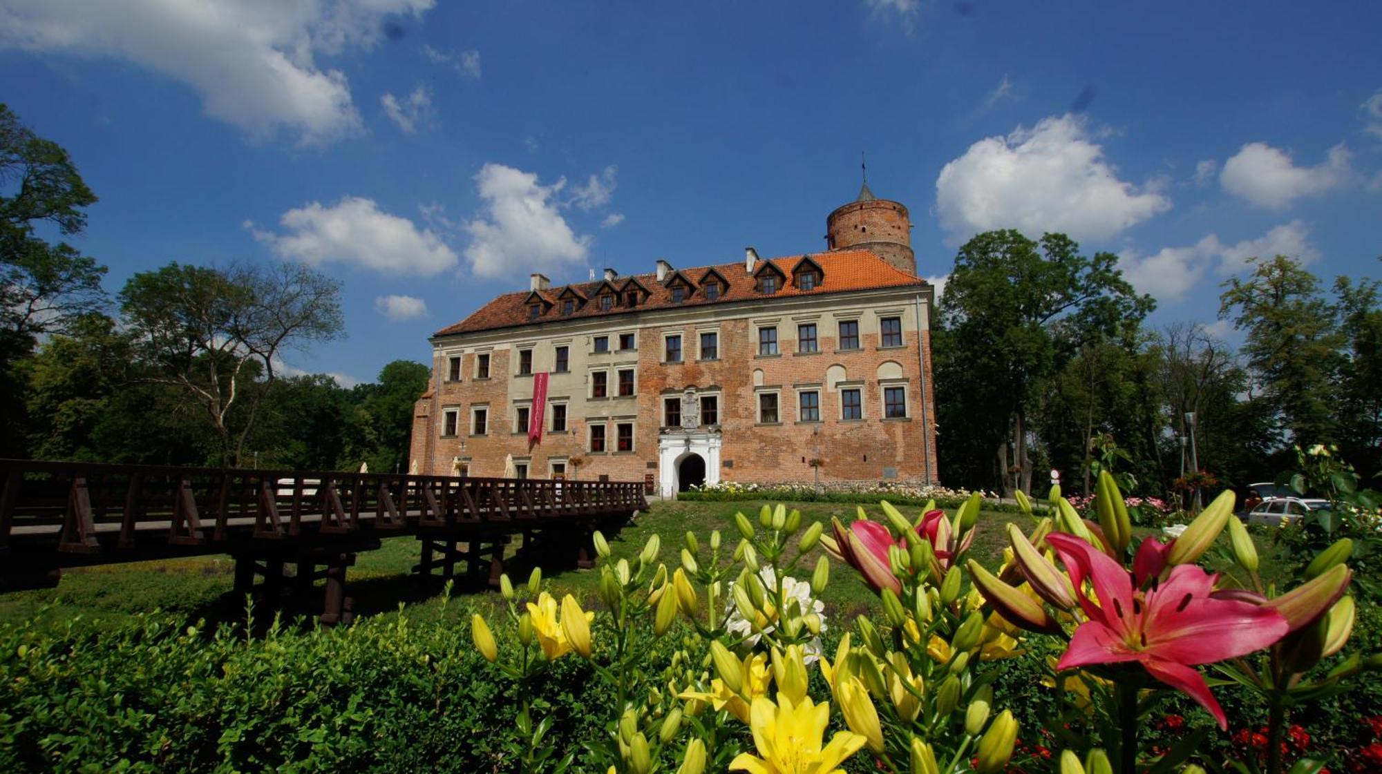 Zamek Uniejow Aparthotel Exterior photo