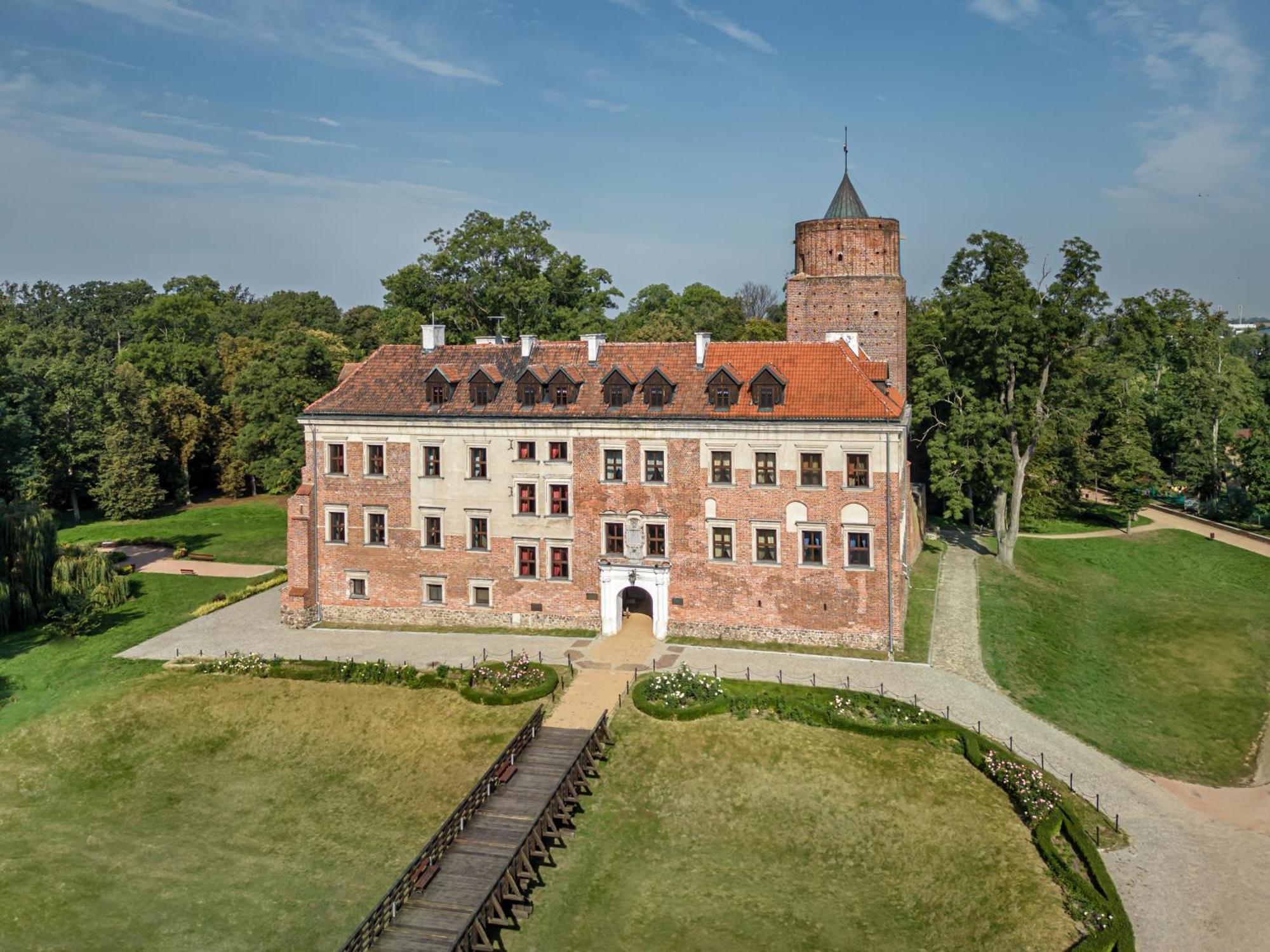 Zamek Uniejow Aparthotel Exterior photo