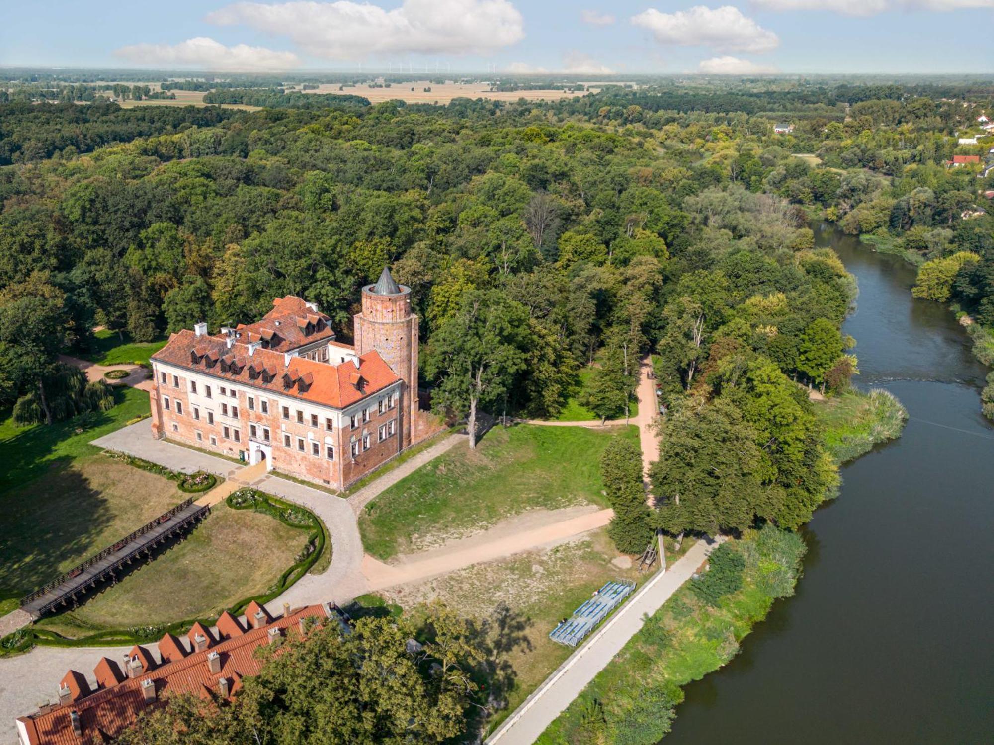 Zamek Uniejow Aparthotel Exterior photo