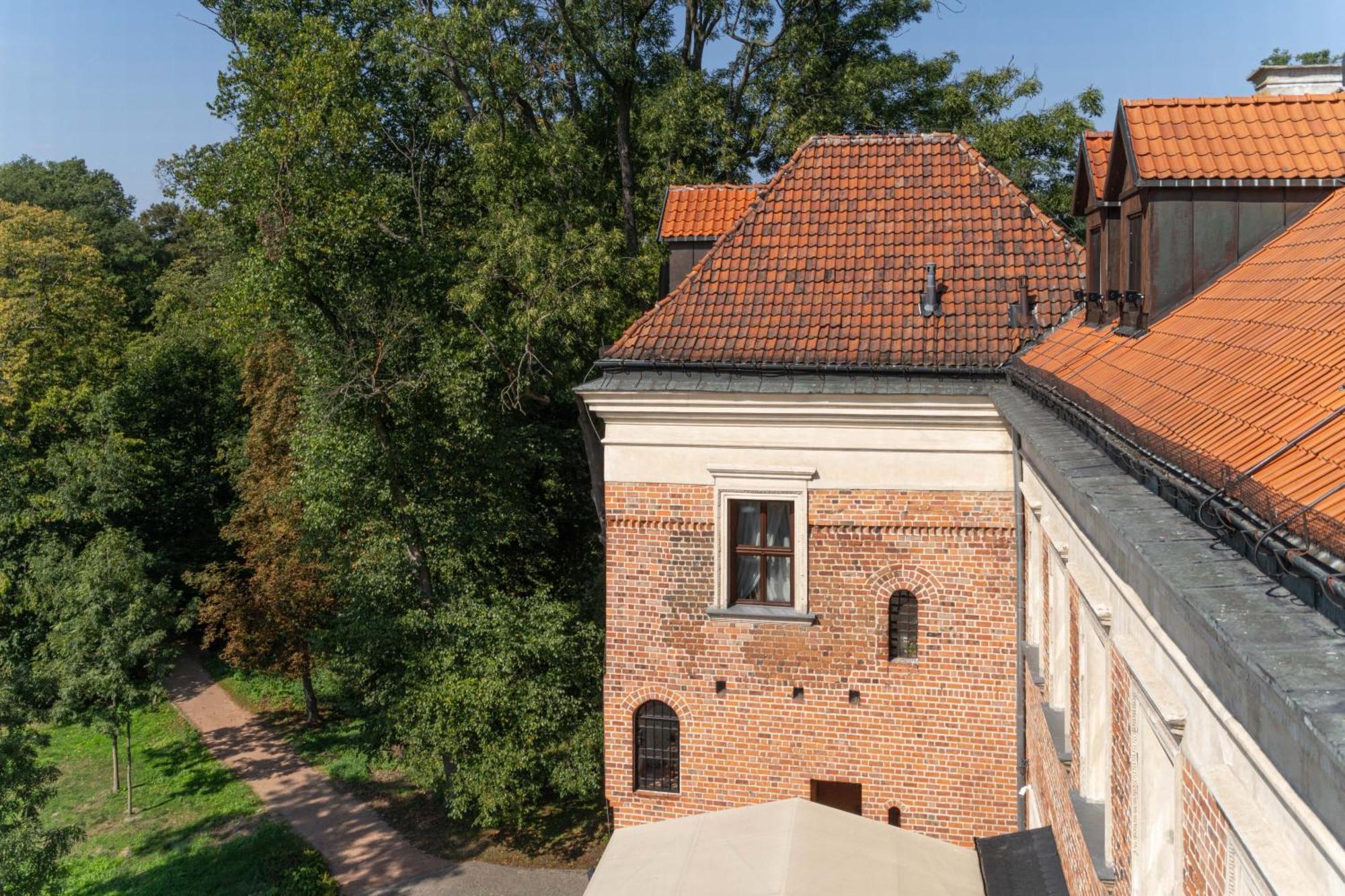 Zamek Uniejow Aparthotel Exterior photo