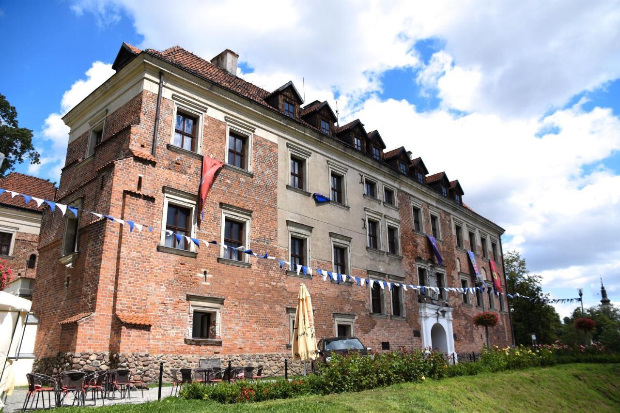 Zamek Uniejow Aparthotel Exterior photo